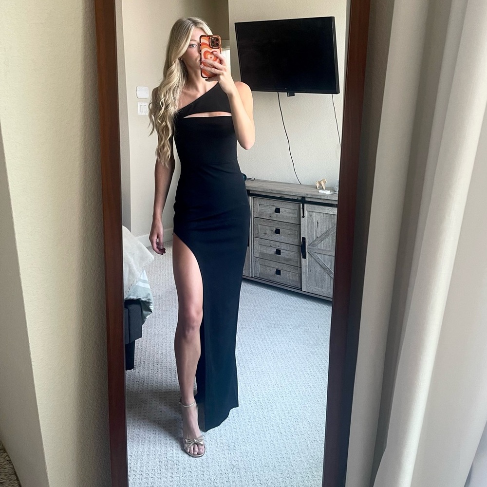 Windsor Black One-Shoulder Gown